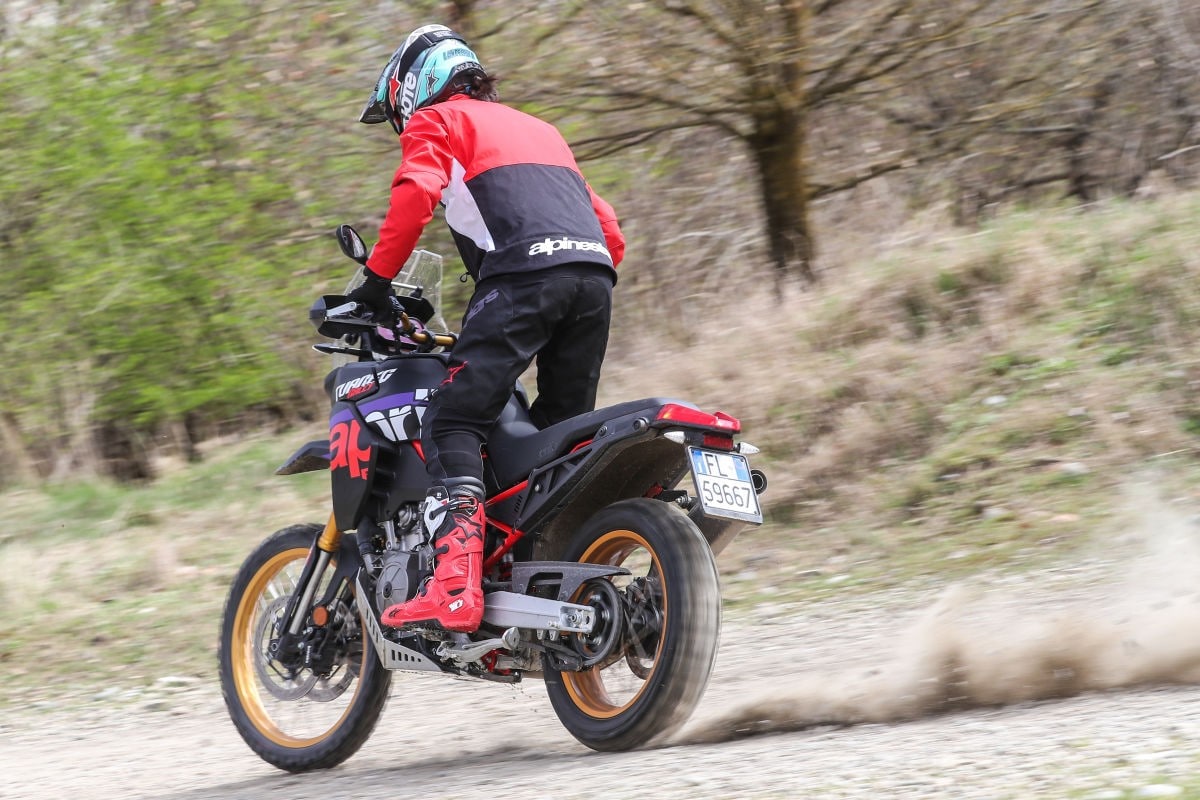 Aprilia Tuareg Rally 660: il ritorno di una leggenda, più cattiva e pronta al deserto +VIDEO+